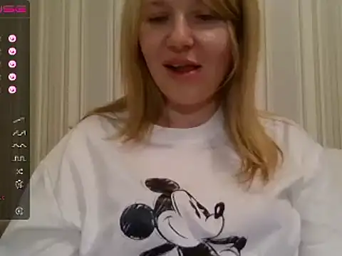 Snapshot of urbadkitty chatting on 01-04-25, 04:00 urbadkitty online show from 01-04-25, 04:00