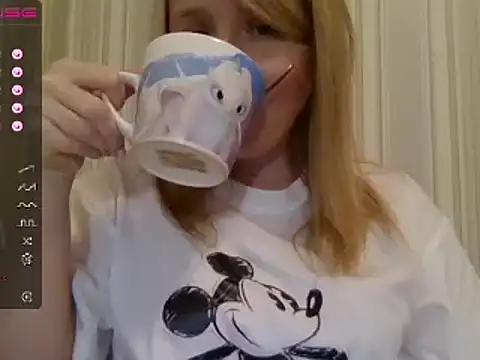 Snapshot of urbadkitty chatting on 01-17-25, 12:31 urbadkitty online show from 01-17-25, 12:31