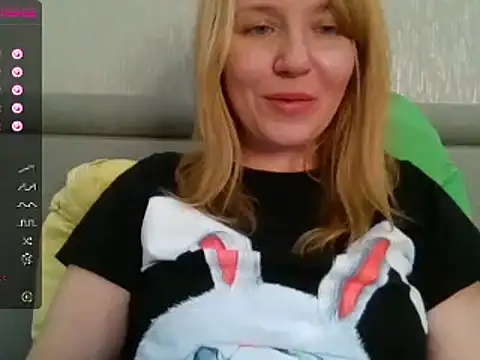 Snapshot of urbadkitty chatting on 02-13-25, 08:06 urbadkitty online show from 02-13-25, 08:06