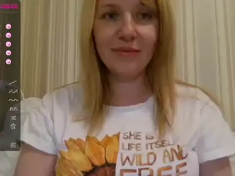 Snapshot of urbadkitty chatting on 02-14-25, 02:12 urbadkitty online show from 02-14-25, 02:12