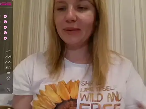 Snapshot of urbadkitty chatting on 02-14-25, 06:29 urbadkitty online show from 02-14-25, 06:29