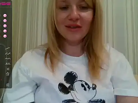 Snapshot of urbadkitty chatting on 02-21-25, 11:55 urbadkitty online show from 02-21-25, 11:55