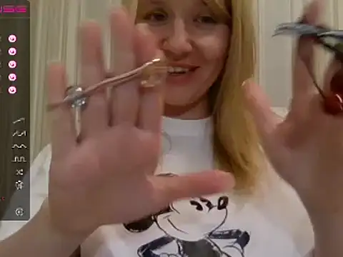 Snapshot of urbadkitty chatting on 02-21-25, 02:59 urbadkitty online show from 02-21-25, 02:59