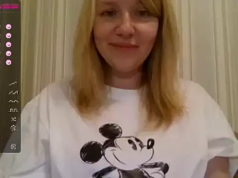 Snapshot of urbadkitty chatting on 02-22-25, 03:03 urbadkitty online show from 02-22-25, 03:03