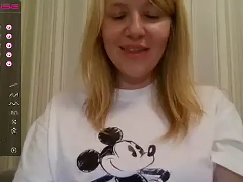 Snapshot of urbadkitty chatting on 02-22-25, 06:19 urbadkitty online show from 02-22-25, 06:19