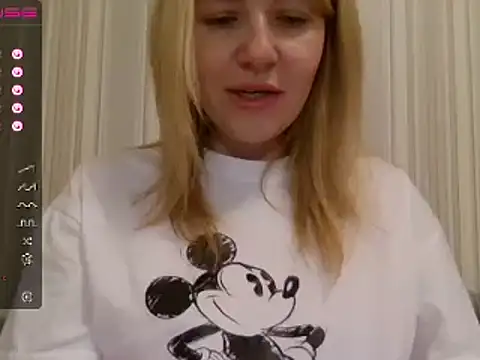 Snapshot of urbadkitty chatting on 02-23-25, 11:44 urbadkitty online show from 02-23-25, 11:44