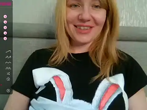 Snapshot of urbadkitty chatting on 02-24-25, 09:43 urbadkitty online show from 02-24-25, 09:43