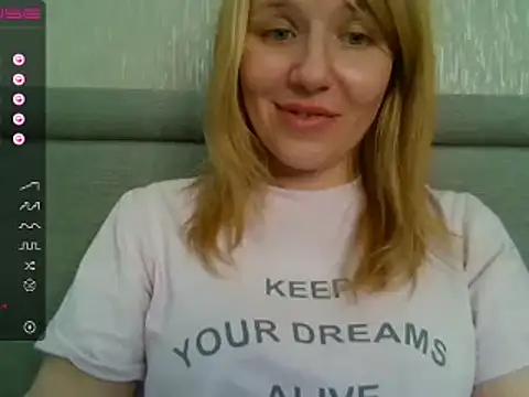 Snapshot of urbadkitty chatting on 02-25-25, 09:53 urbadkitty online show from 02-25-25, 09:53