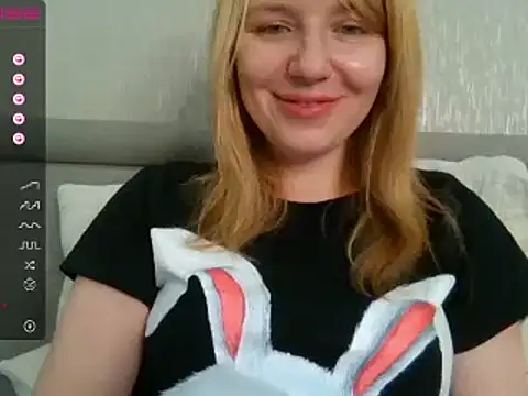 Snapshot of urbadkitty chatting on 03-04-25, 07:08 urbadkitty online show from 03-04-25, 07:08