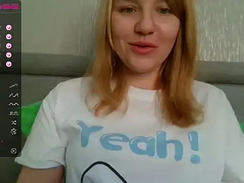 Snapshot of urbadkitty chatting on 03-16-25, 07:15 urbadkitty online show from 03-16-25, 07:15