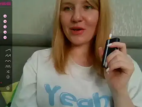 Snapshot of urbadkitty chatting on 03-18-25, 10:14 urbadkitty online show from 03-18-25, 10:14