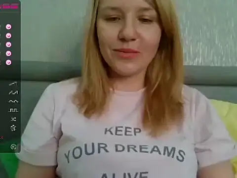 Snapshot of urbadkitty chatting on 03-20-25, 07:03 urbadkitty online show from 03-20-25, 07:03