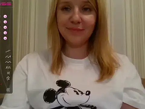 Snapshot of urbadkitty chatting on 03-21-25, 12:17 urbadkitty online show from 03-21-25, 12:17