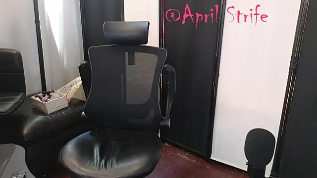 Snapshot of april_show_her chatting on 07-28-26, 03:21 april show her online show from 07-28-26, 03:21