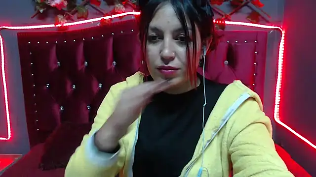 Snapshot of Melani_cute02 chatting on 01-22-25, 11:12 Melani cute02 online show from 01-22-25, 11:12