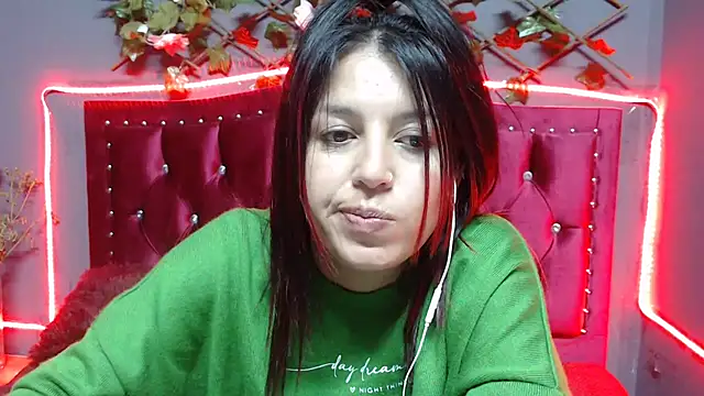 Snapshot of Melani_cute02 chatting on 02-05-25, 01:04 Melani cute02 online show from 02-05-25, 01:04