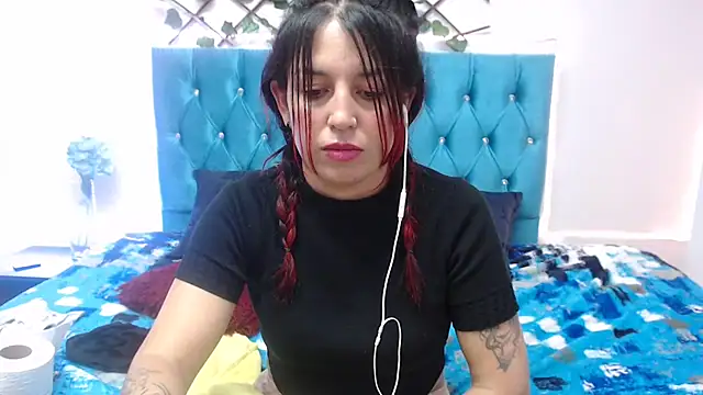 Snapshot of Melani_cute02 chatting on 02-14-25, 05:41 Melani cute02 online show from 02-14-25, 05:41