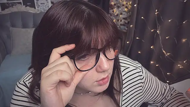 Snapshot of Diasporaaa chatting on 12-28-24, 09:40 Diasporaaa online show from 12-28-24, 09:40