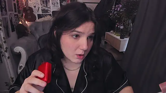 Snapshot of Diasporaaa chatting on 10-06-25, 01:25 Diasporaaa online show from 10-06-25, 01:25