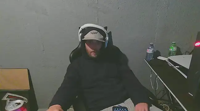 Snapshot of Superoz77 chatting on 12-05-24, 06:21 Superoz77 online show from 12-05-24, 06:21