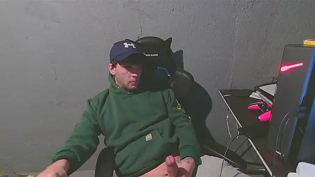 Snapshot of Superoz77 chatting on 01-25-25, 05:51 Superoz77 online show from 01-25-25, 05:51