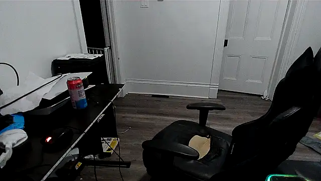 Snapshot of Superoz77 chatting on 04-13-26, 01:11 Superoz77 online show from 04-13-26, 01:11