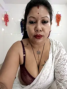 Snapshot of YOUR_LOVELY-40 chatting on 10-24-25, 11:39 YOUR LOVELY-40 online show from 10-24-25, 11:39