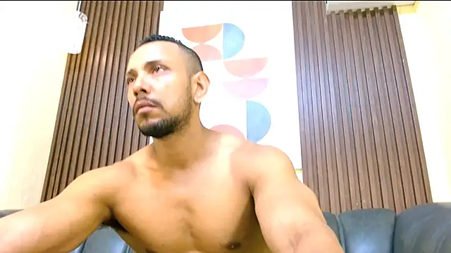 Snapshot of Thiago_Summers chatting on 03-08-25, 12:41 Thiago Summers online show from 03-08-25, 12:41