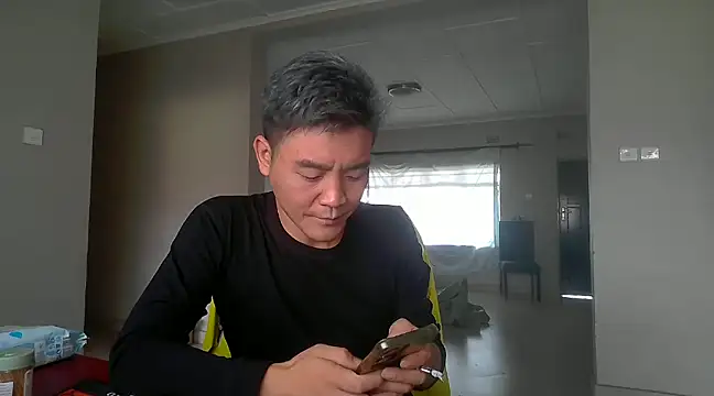 kisstoyousoon2024 online show from 01-01-25, 08:24