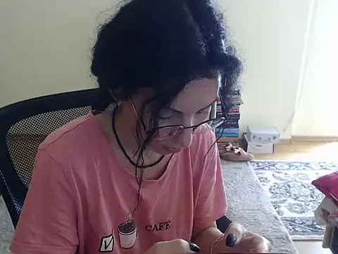 Snapshot of Emmatoo chatting on 10-16-25, 09:32 Emmatoo online show from 10-16-25, 09:32