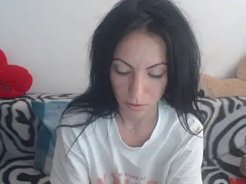 Snapshot of Emmatoo chatting on 04-24-26, 12:40 Emmatoo online show from 04-24-26, 12:40