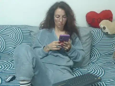 Snapshot of Emmatoo chatting on 04-27-26, 12:30 Emmatoo online show from 04-27-26, 12:30