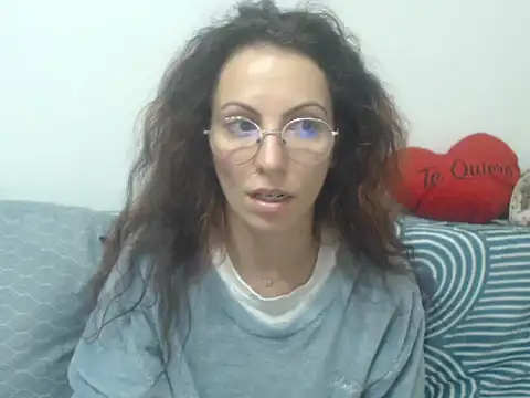 Snapshot of Emmatoo chatting on 04-28-26, 12:53 Emmatoo online show from 04-28-26, 12:53