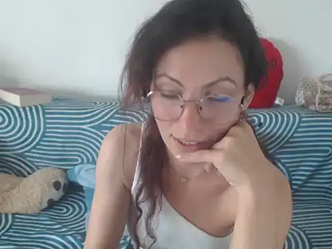 Snapshot of Emmatoo chatting on 05-11-26, 04:04 Emmatoo online show from 05-11-26, 04:04