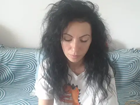 Snapshot of Emmatoo chatting on 05-20-26, 11:49 Emmatoo online show from 05-20-26, 11:49