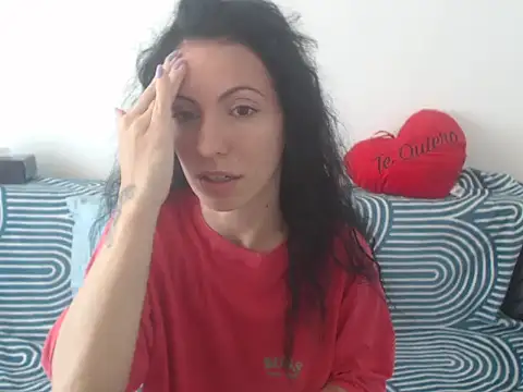 Snapshot of Emmatoo chatting on 06-08-26, 11:43 Emmatoo online show from 06-08-26, 11:43