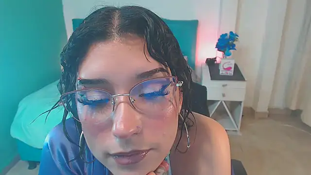 Snapshot of Cinthya-Gomez6 chatting on 03-14-25, 07:44 Cinthya-Gomez6 online show from 03-14-25, 07:44