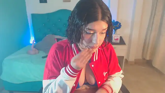 Snapshot of Cinthya-Gomez6 chatting on 03-15-25, 05:04 Cinthya-Gomez6 online show from 03-15-25, 05:04