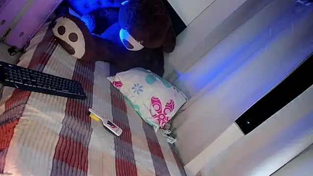 Maryonthemoon online show from 12-31-24, 01:36