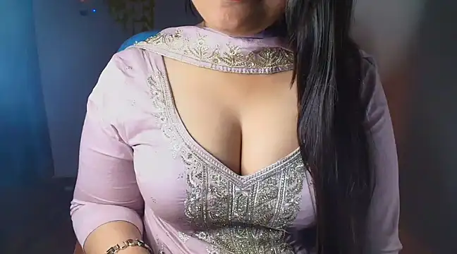 Snapshot of KhwahisHH chatting on 02-12-25, 08:29 KhwahisHH online show from 02-12-25, 08:29