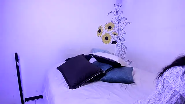 Snapshot of Dear-Venus chatting on 09-22-25, 09:06 Dear-Venus online show from 09-22-25, 09:06