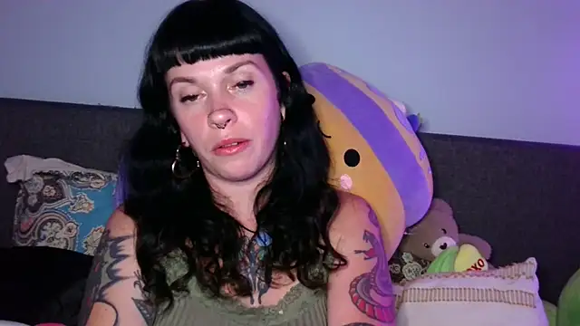 Snapshot of Marcelinegoddess chatting on 09-17-25, 04:03 Marcelinegoddess online show from 09-17-25, 04:03