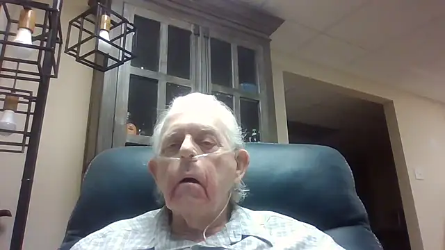 Snapshot of bootlegmanz chatting on 04-22-26, 02:29 bootlegmanz online show from 04-22-26, 02:29