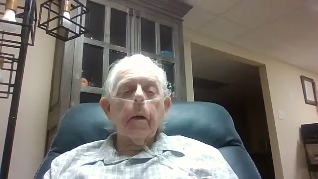 Snapshot of bootlegmanz chatting on 04-23-26, 03:58 bootlegmanz online show from 04-23-26, 03:58