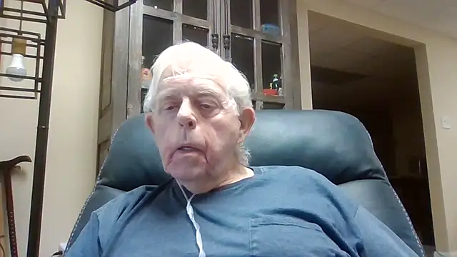 Snapshot of bootlegmanz chatting on 04-26-26, 08:28 bootlegmanz online show from 04-26-26, 08:28
