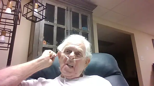 Snapshot of bootlegmanz chatting on 04-28-26, 06:13 bootlegmanz online show from 04-28-26, 06:13