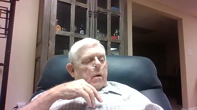 Snapshot of bootlegmanz chatting on 05-10-26, 04:12 bootlegmanz online show from 05-10-26, 04:12