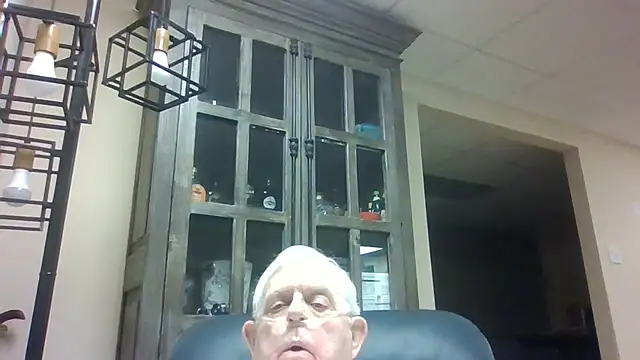 Snapshot of bootlegmanz chatting on 05-12-26, 02:47 bootlegmanz online show from 05-12-26, 02:47