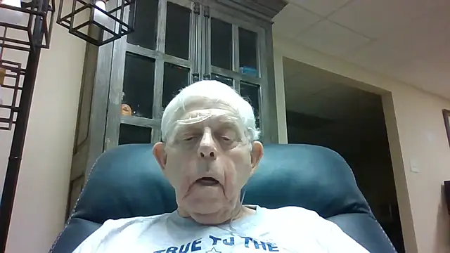 Snapshot of bootlegmanz chatting on 05-25-26, 03:40 bootlegmanz online show from 05-25-26, 03:40
