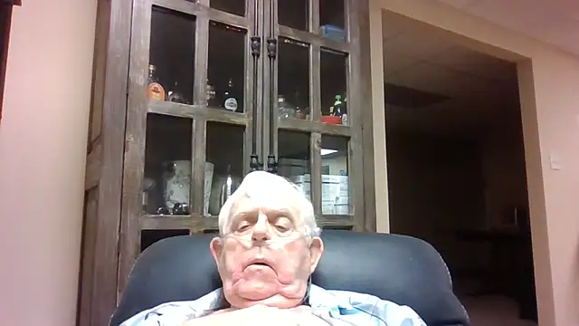 Snapshot of bootlegmanz chatting on 06-05-26, 01:39 bootlegmanz online show from 06-05-26, 01:39